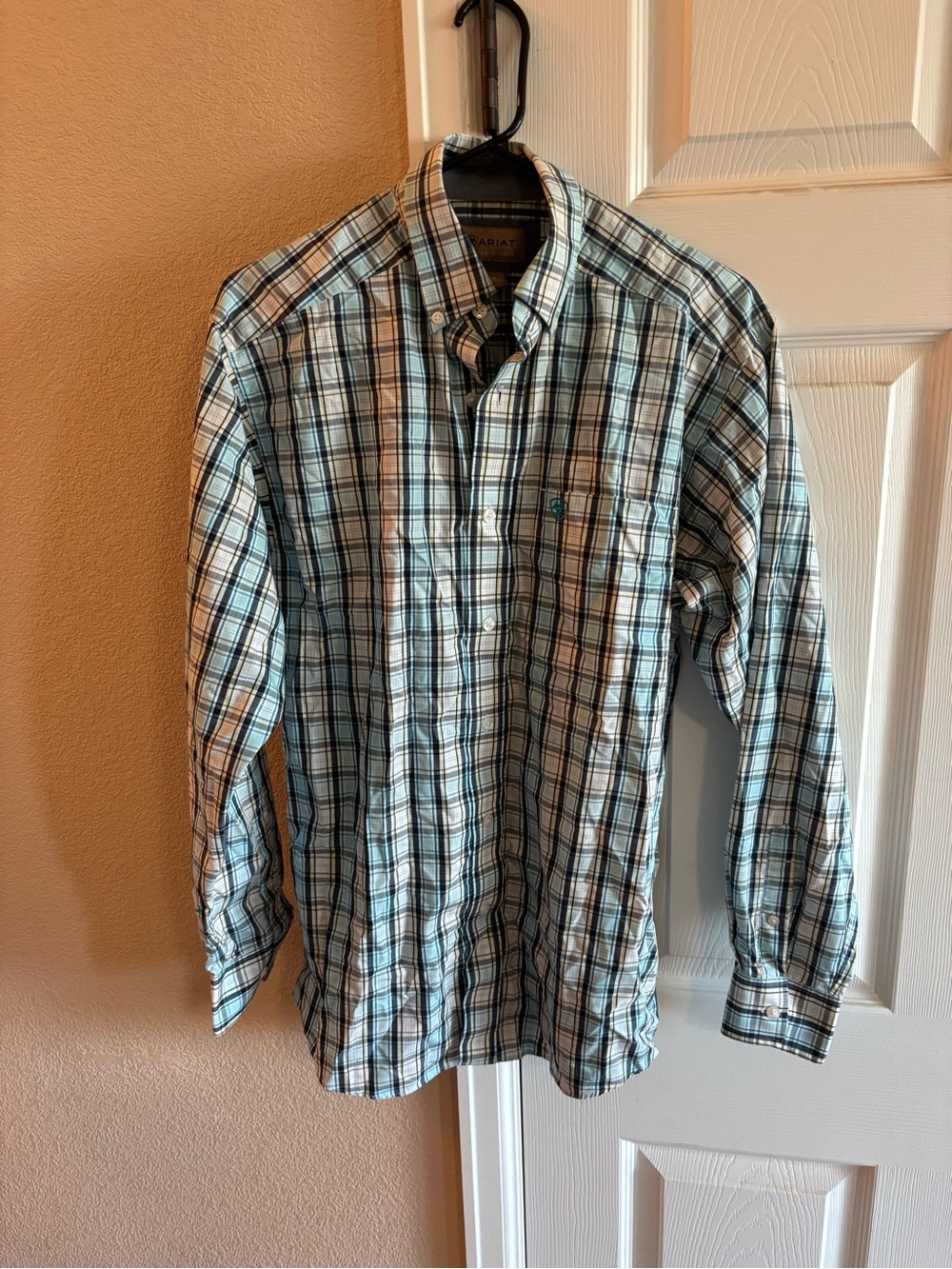 Ariat White and Blue Plaid Long-Sleeve Button-Down Shirt